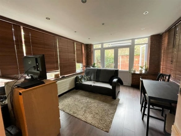 1 Bed Flat with Garden to Rent, Whymark Avenue, Turnpike Lane, N22