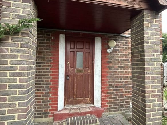 3 Bedroom Detached  House For Rent / Park Lane / Edmonton N9